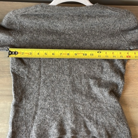 100% Cashmere sweater, unbranded women’s small gray crewneck sweater soft warm - Picture 4 of 5